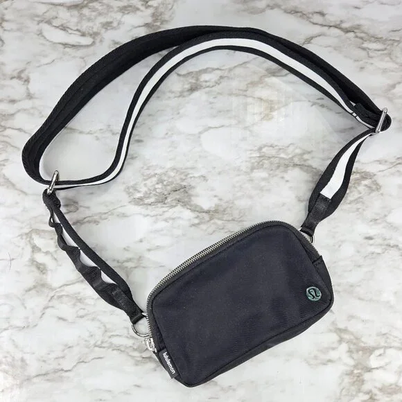 Lululemon Everywhere Crossbody Bag - Picture 2 of 5